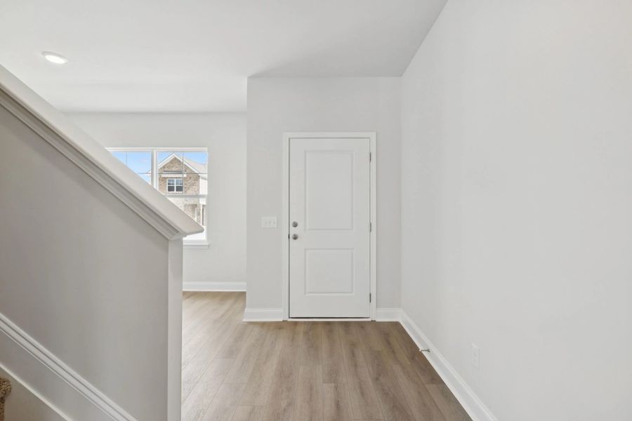 Spacious, unfurnished interior of a new home in Cades Bluff, Lebanon (Image 16).