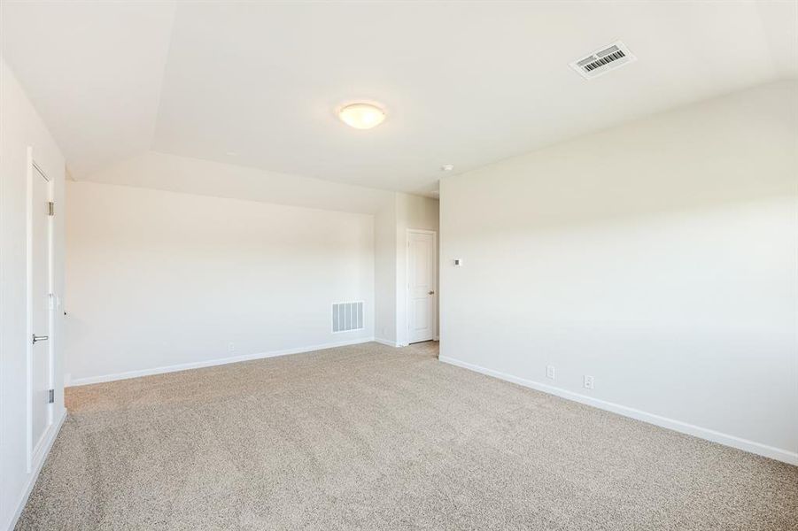 Spacious, unfurnished interior of a new home in East Oak Creek Elements, Commerce (Image 27).