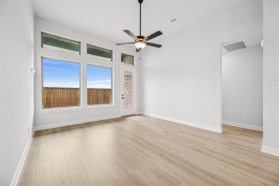 Spacious, unfurnished interior of a new home in Creekshaw – Gardens, Royse City (Image 17).