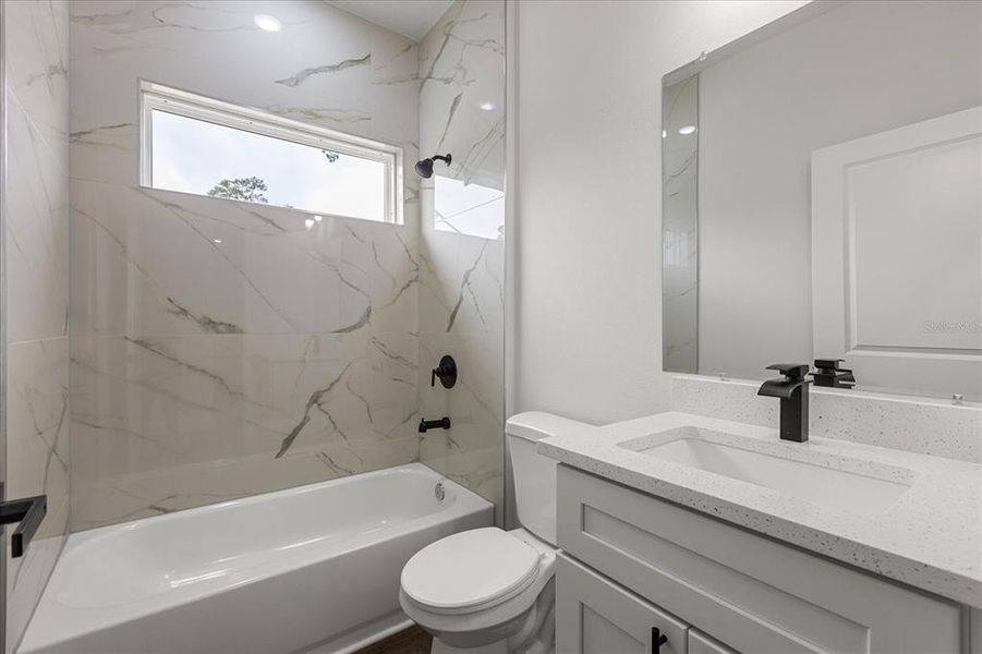 Spacious, unfurnished interior of a new home in , Ocala (Image 33).