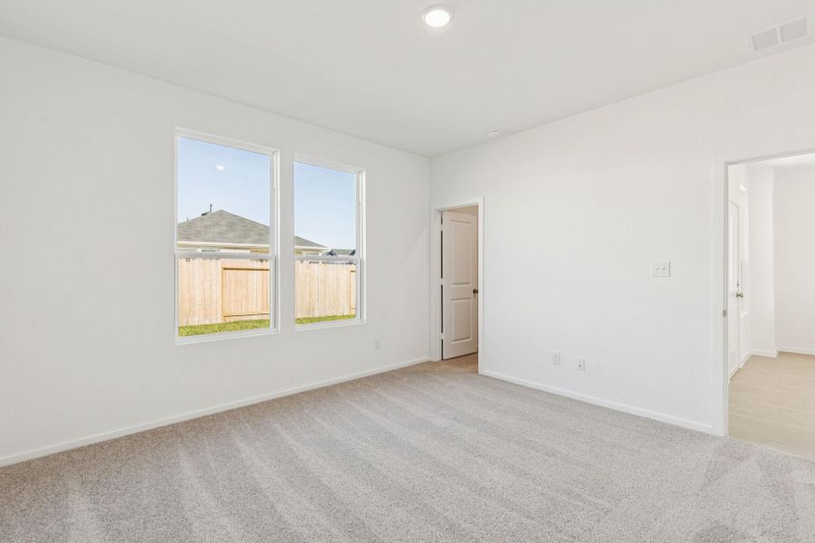 Spacious, unfurnished interior of a new home in Montgomery Bend, Montgomery (Image 18).