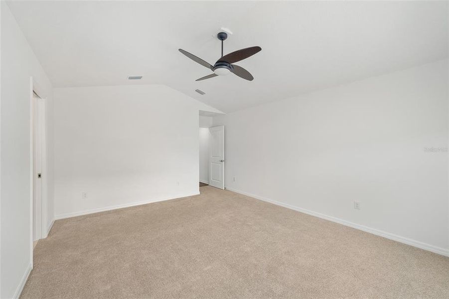 Spacious, unfurnished interior of a new home in , The Villages (Image 29).