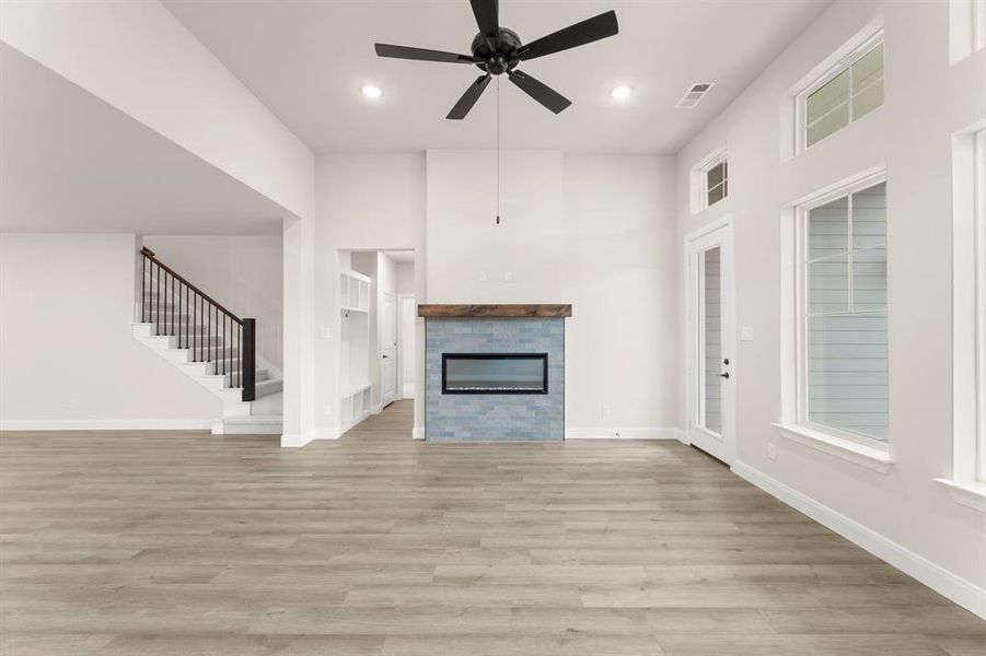 16. 1023 Abigail - Family