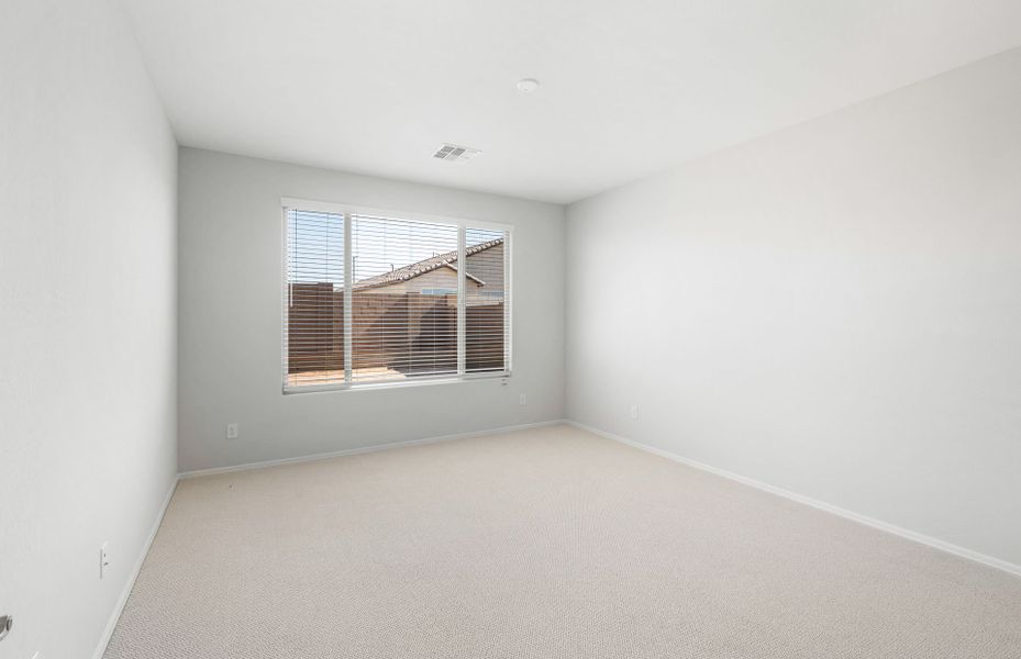 Spacious, unfurnished interior of a new home in Sun City Anthem at Merrill Ranch, Florence (Image 17).