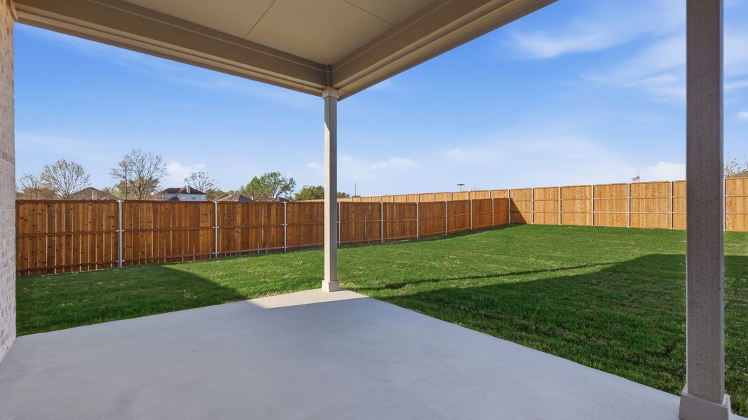 Exterior details and patio area of a home in Lakeshore Bluffs, Shady Shores (Image 4).