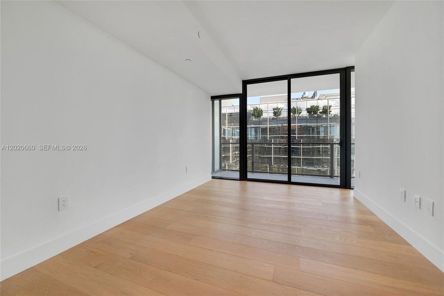 Spacious, unfurnished interior of a new home in , Bay Harbor Islands (Image 37).