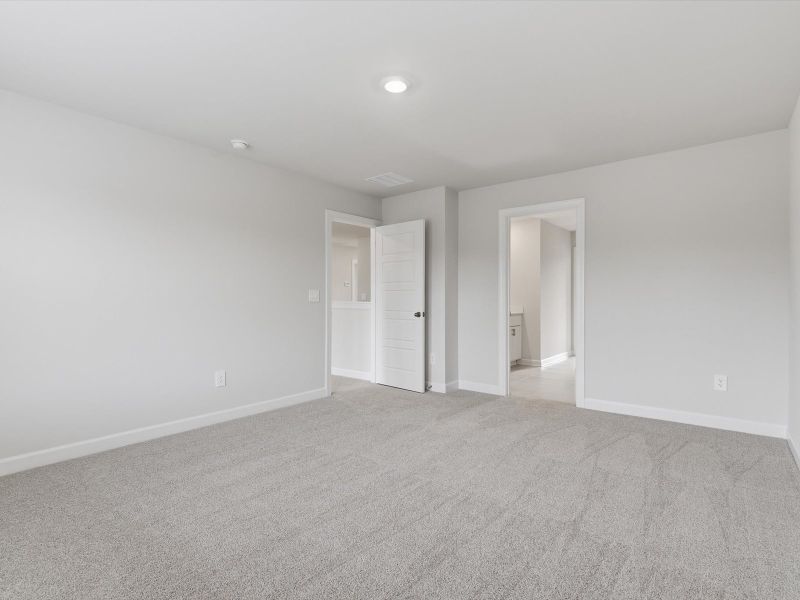 Spacious, unfurnished interior of a new home in Shiloh Valley, Piedmont (Image 15).
