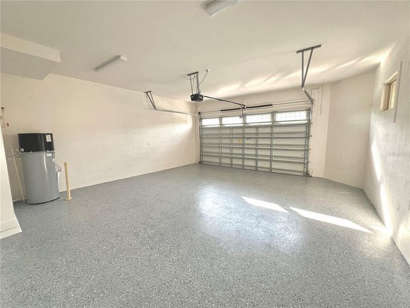 Spacious, unfurnished interior of a new home in , Orlando (Image 37).
