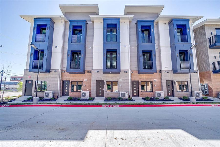 Condo located in Fort Worth, TX showcasing its design and architecture (Image 19).