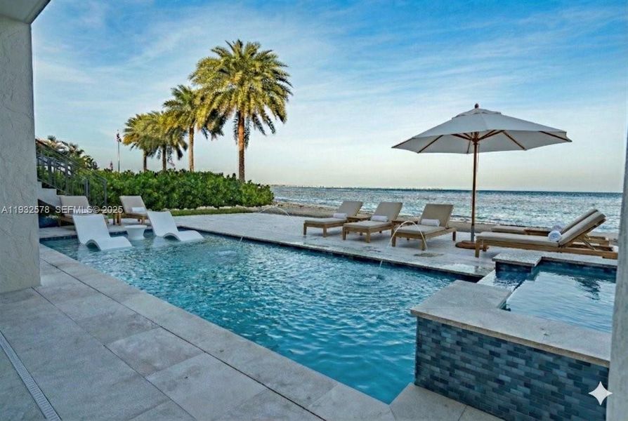 Community amenities in , Marathon (Image 77).