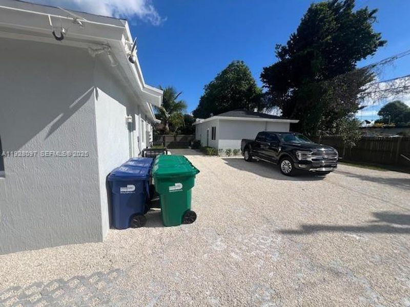 Exterior details and patio area of a home in , Miami (Image 18).