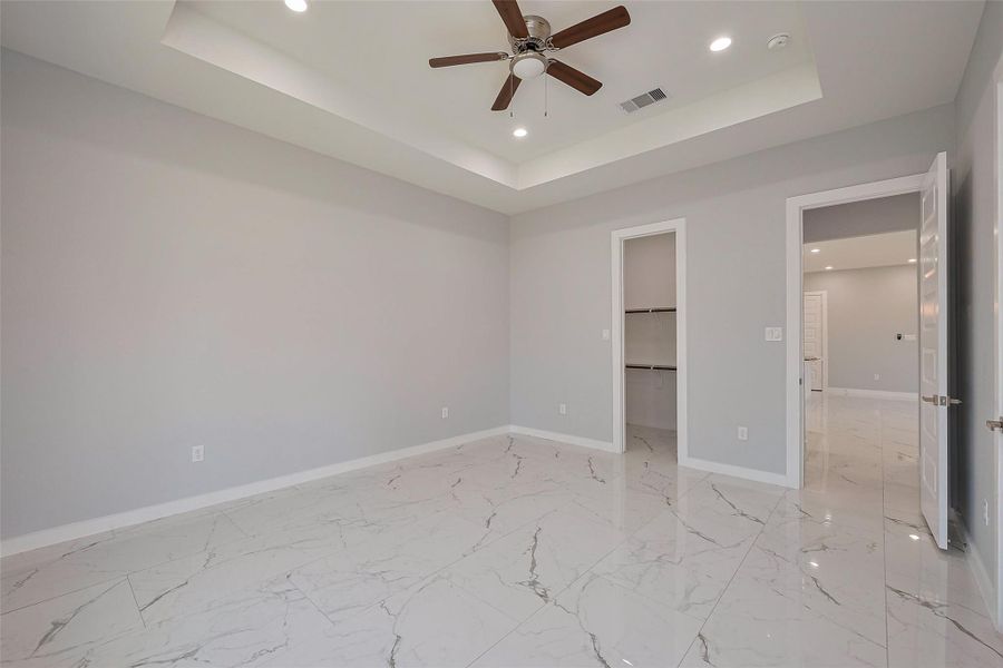 Spacious, unfurnished interior of a new home in , Houston (Image 39).
