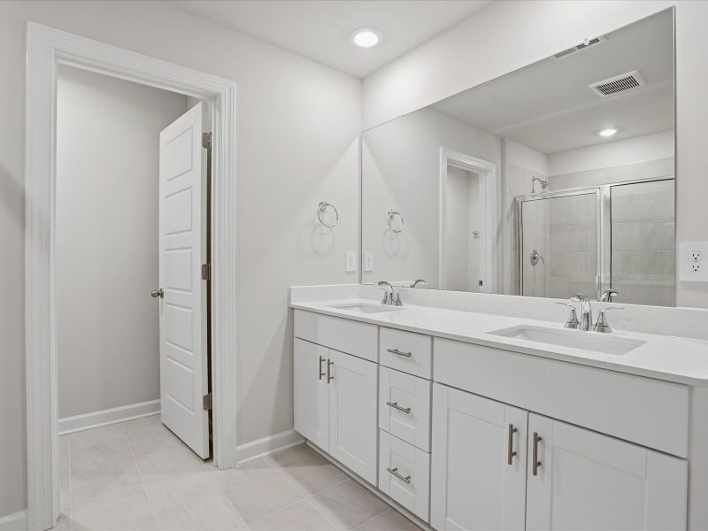 Furnished interior view inside a new home in Collier Ridge, Moore (Image 4).