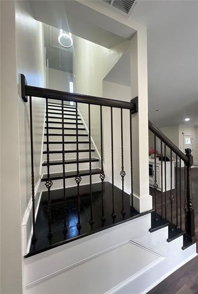 Spacious, unfurnished interior of a new home in , Atlanta (Image 23).