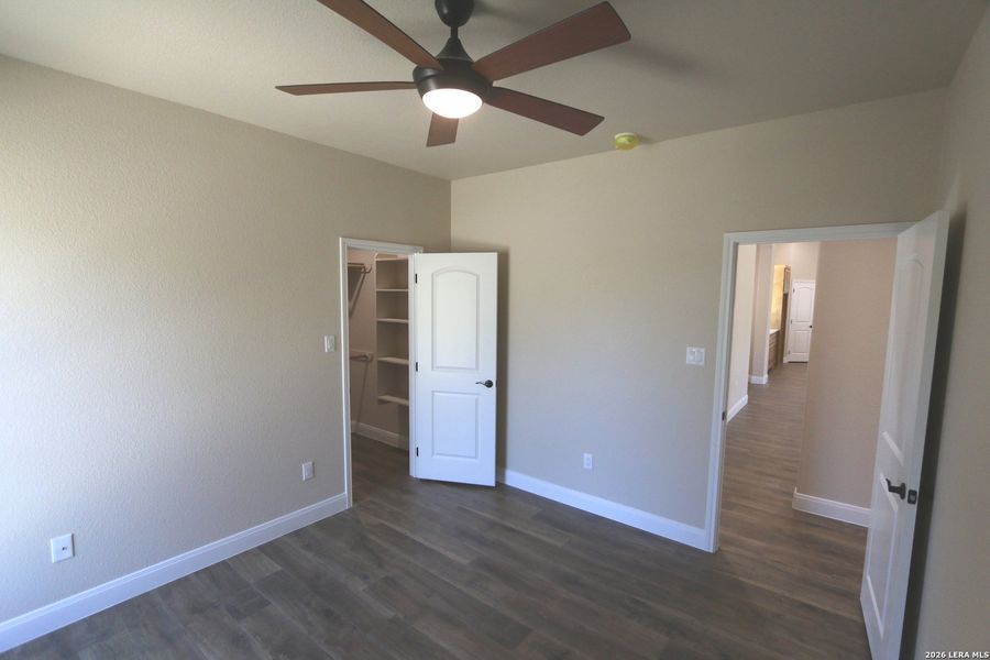 Spacious, unfurnished interior of a new home in , Floresville (Image 14).