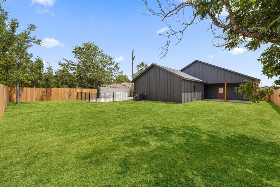 Front exterior of a new home in , Taylor, TX, highlighting curb appeal (Image 1). Front exterior of a new home in , Taylor, TX, highlighting curb appeal (Image 1).