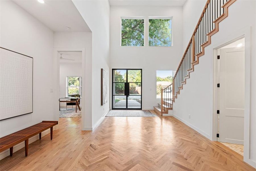 Spacious, unfurnished interior of a new home in , Dallas (Image 19).