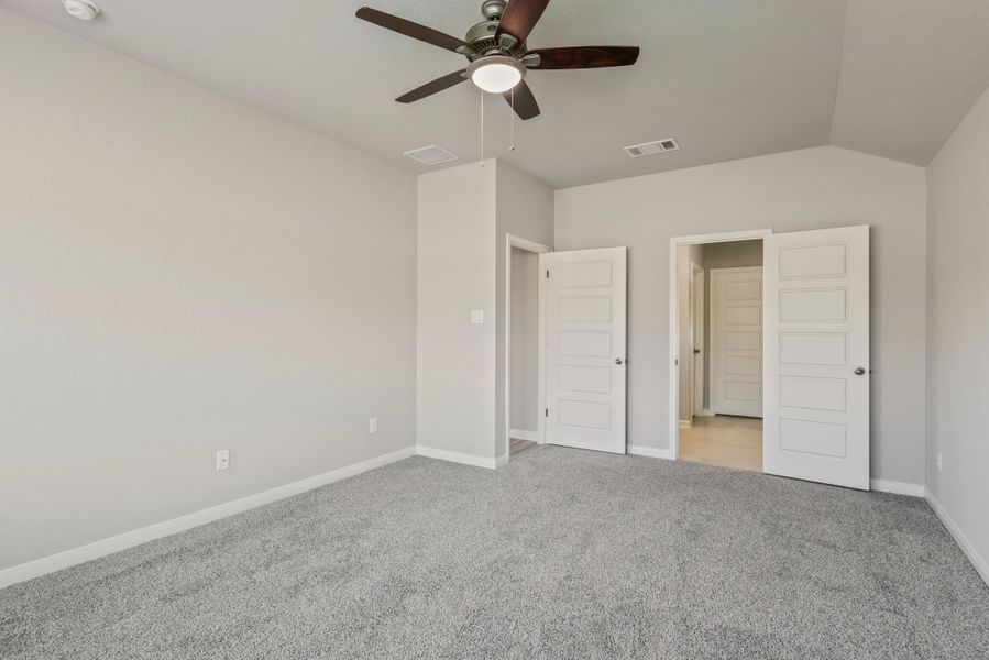 Spacious, unfurnished interior of a new home in Lexington Parke, Del Valle (Image 24).