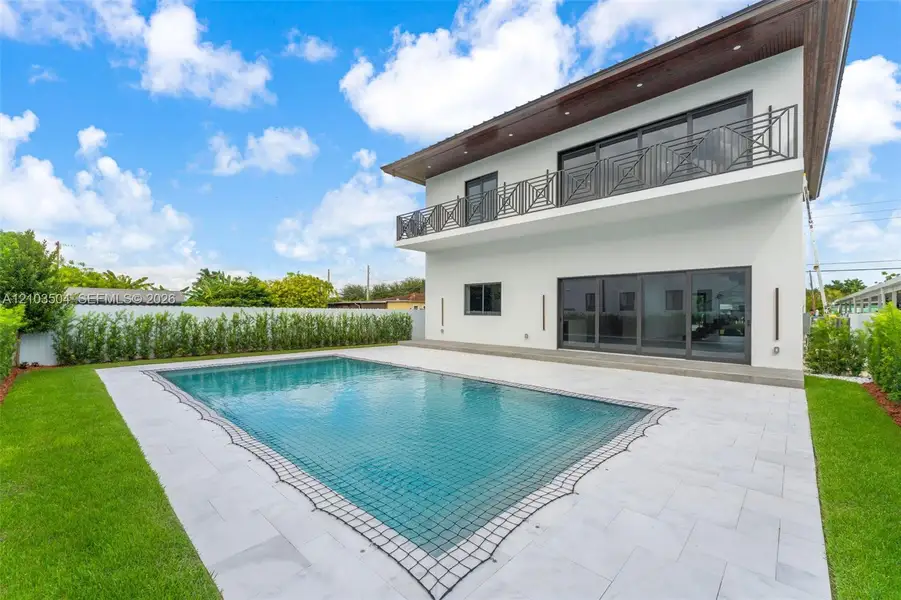 Exterior details and patio area of a home in , Miami (Image 31).