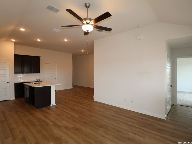 Spacious, unfurnished interior of a new home in Meadows at Clear Springs, New Braunfels (Image 29).