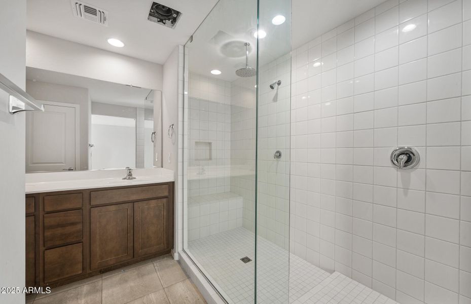 Owner's Bathroom Owner's Bathroom