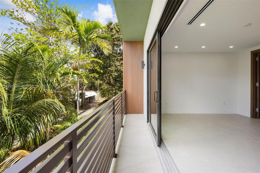 Exterior details and patio area of a home in , Miami (Image 23).