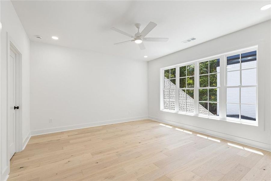 Spacious, unfurnished interior of a new home in , Brookhaven (Image 33).