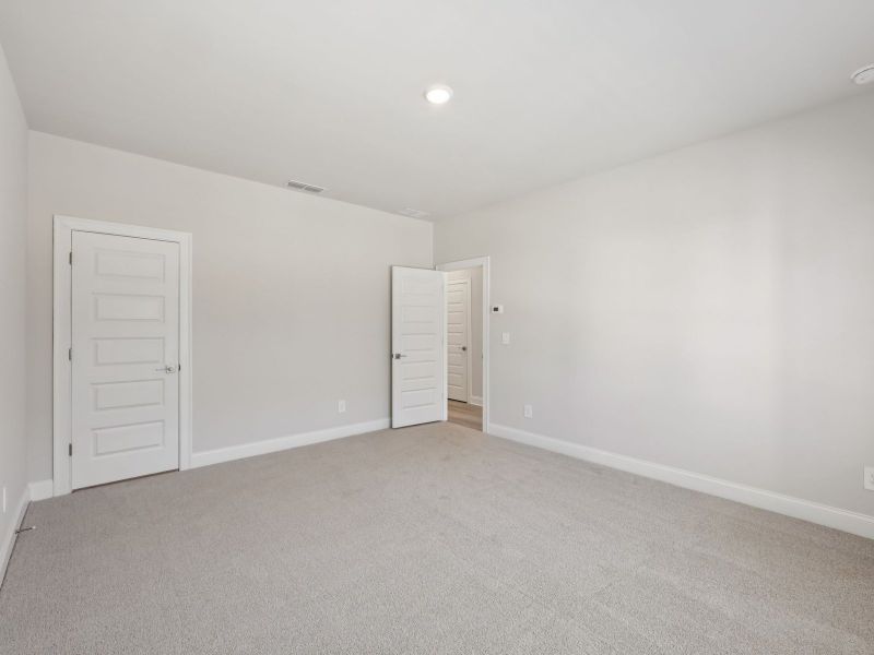 Spacious, unfurnished interior of a new home in Martin Springs - Highland Series, Lawrenceville (Image 17).