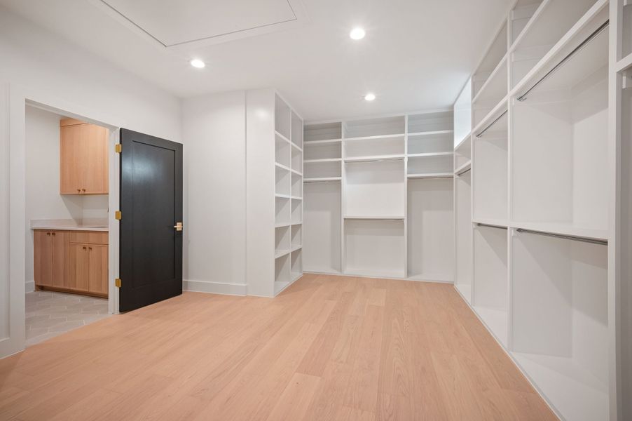 Spacious, unfurnished interior of a new home in , Dallas (Image 23).