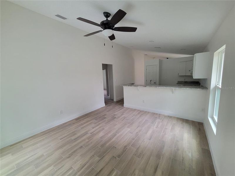 Spacious, unfurnished interior of a new home in , Orlando (Image 9).