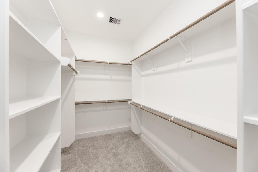 Spacious, unfurnished interior of a new home in , Houston (Image 32).