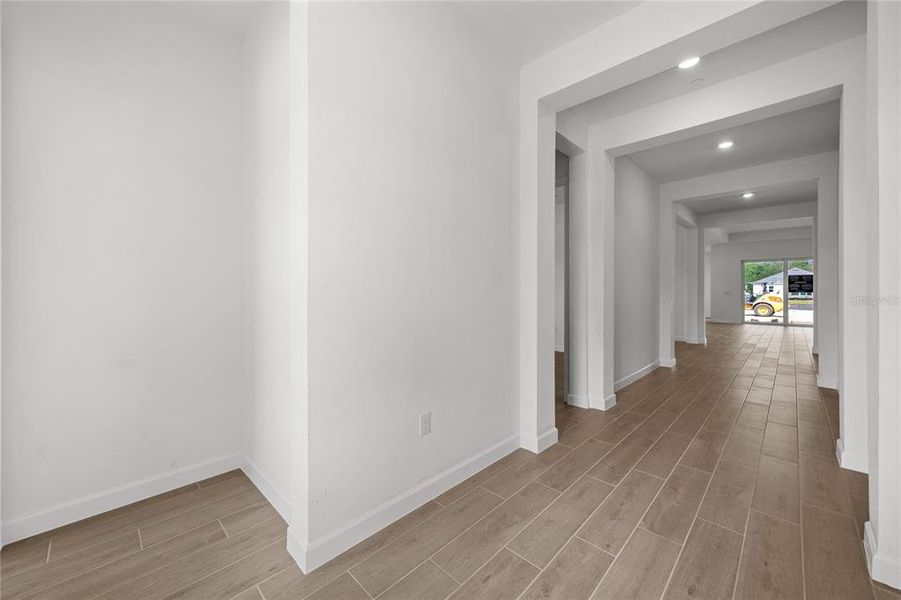 Spacious, unfurnished interior of a new home in Calusa Country Club, Lakewood Ranch (Image 26).