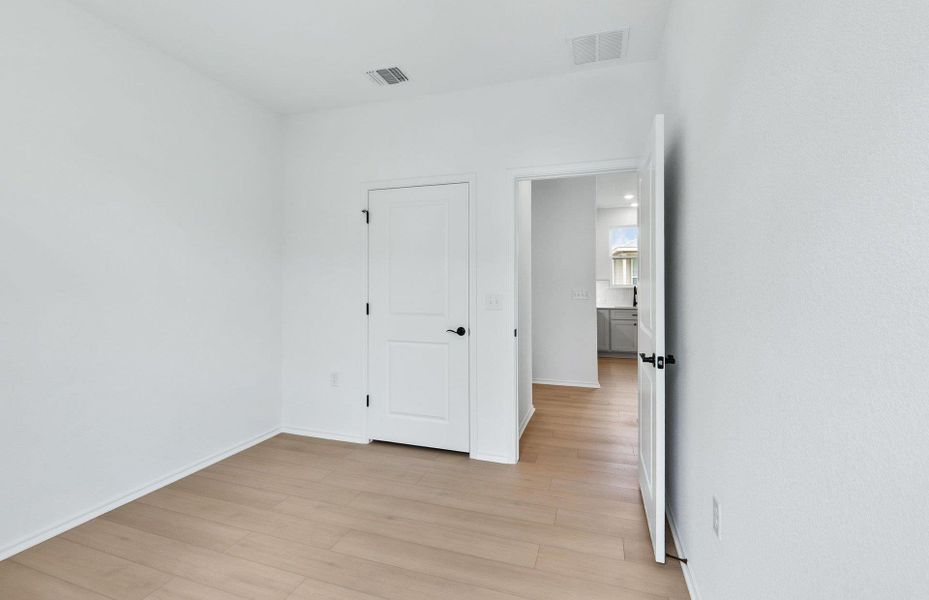 Spacious, unfurnished interior of a new home in Sun City Texas, Georgetown (Image 19).