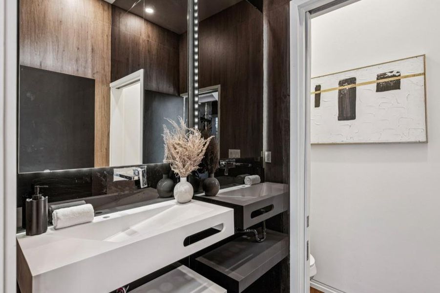 Furnished interior view inside a new home in , Atlanta (Image 14).
