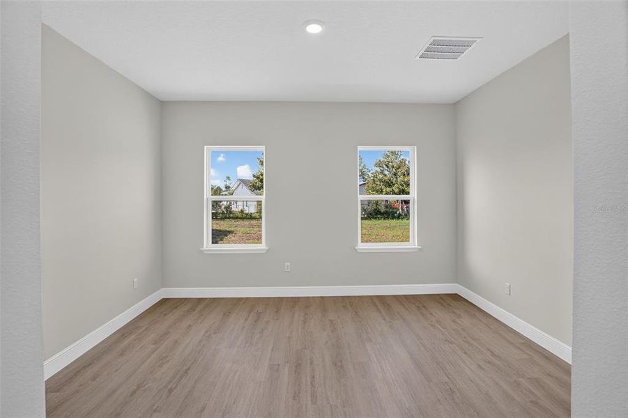 Spacious, unfurnished interior of a new home in , Ocala (Image 24).