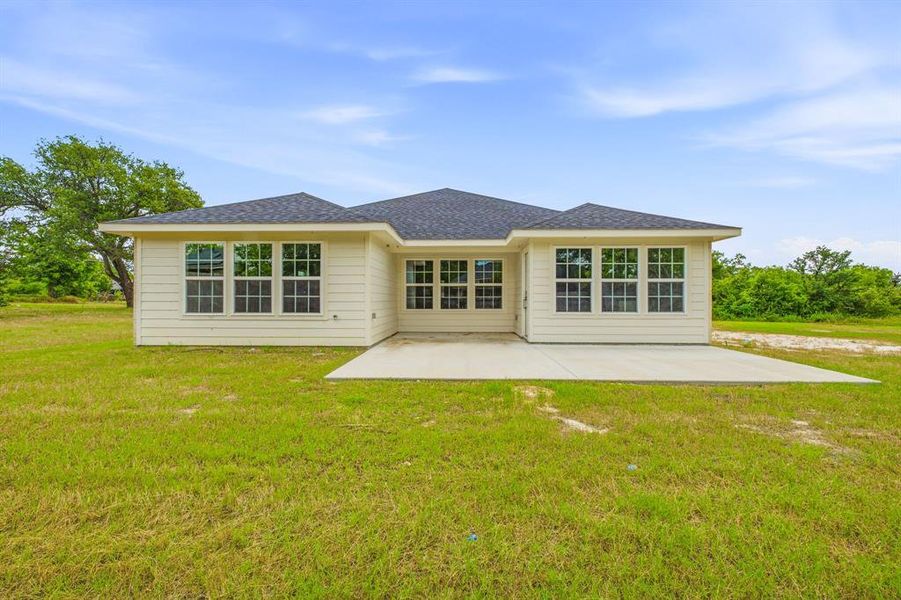 Exterior details and patio area of a home in , Weatherford (Image 4).