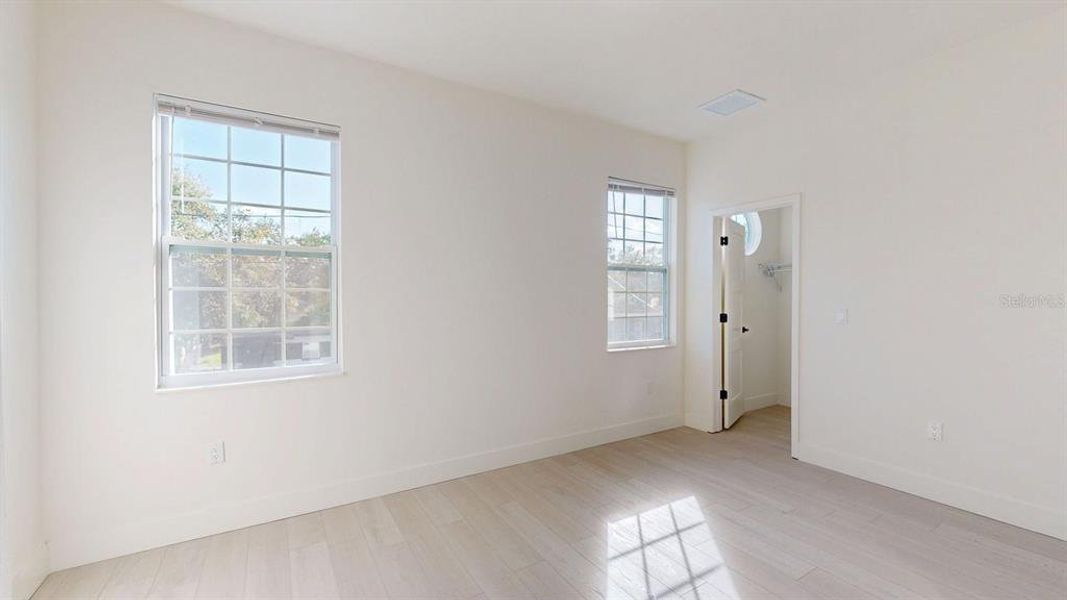 Spacious, unfurnished interior of a new home in , Tampa (Image 49).