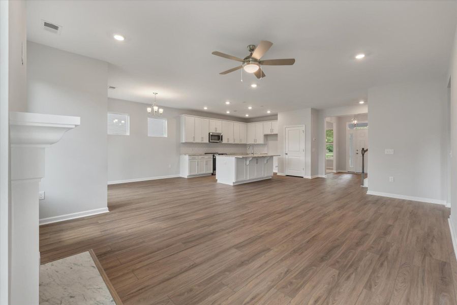 Spacious, unfurnished interior of a new home in Oakley Pointe, Moncks Corner (Image 16).