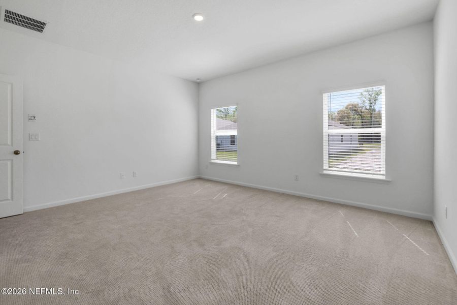 Spacious, unfurnished interior of a new home in Jennings Farm, Middleburg (Image 41).