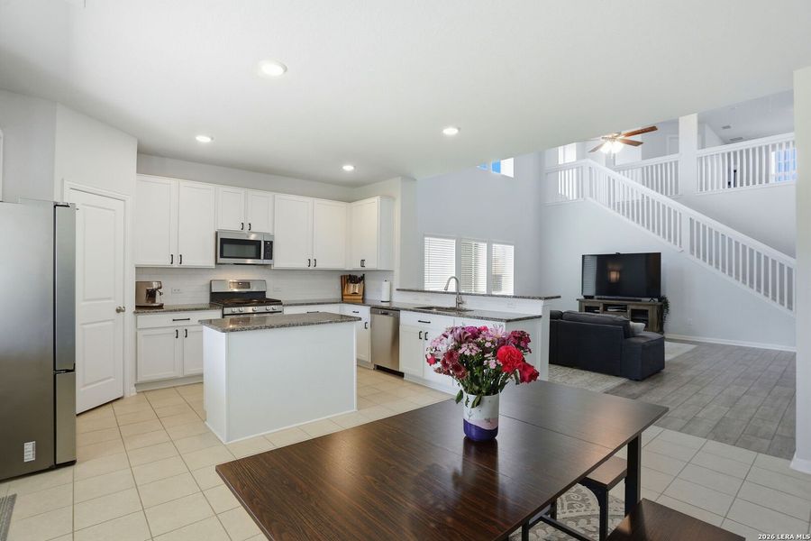 Furnished interior view inside a new home in Hunter's Ranch, San Antonio (Image 33).