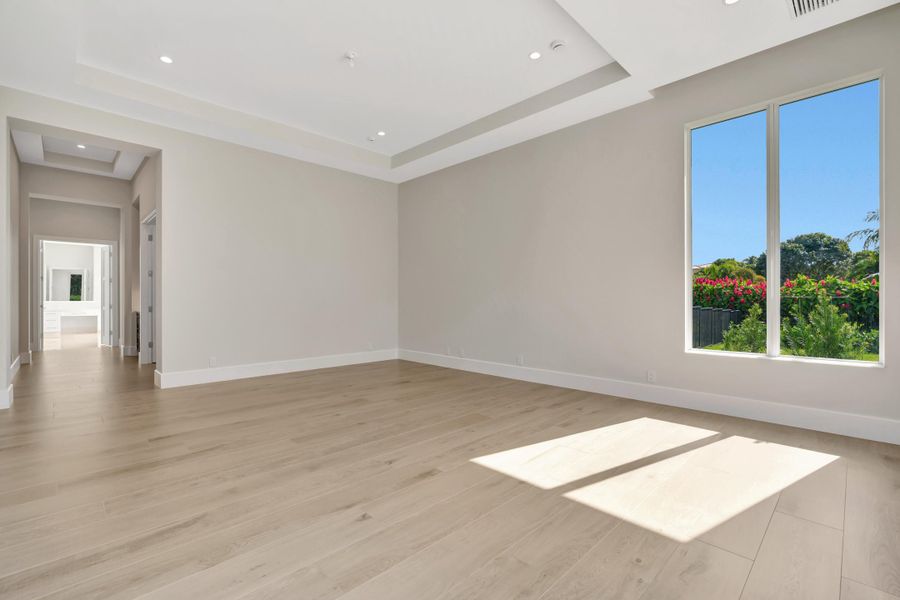 Kings Size bed and Seating Area