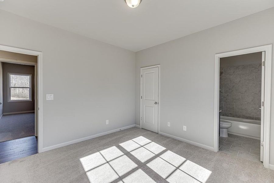 Spacious, unfurnished interior of a new home in , Gainesville (Image 39).