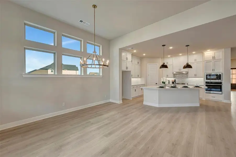 Spacious, unfurnished interior of a new home in Sandbrock Ranch, Aubrey (Image 13).