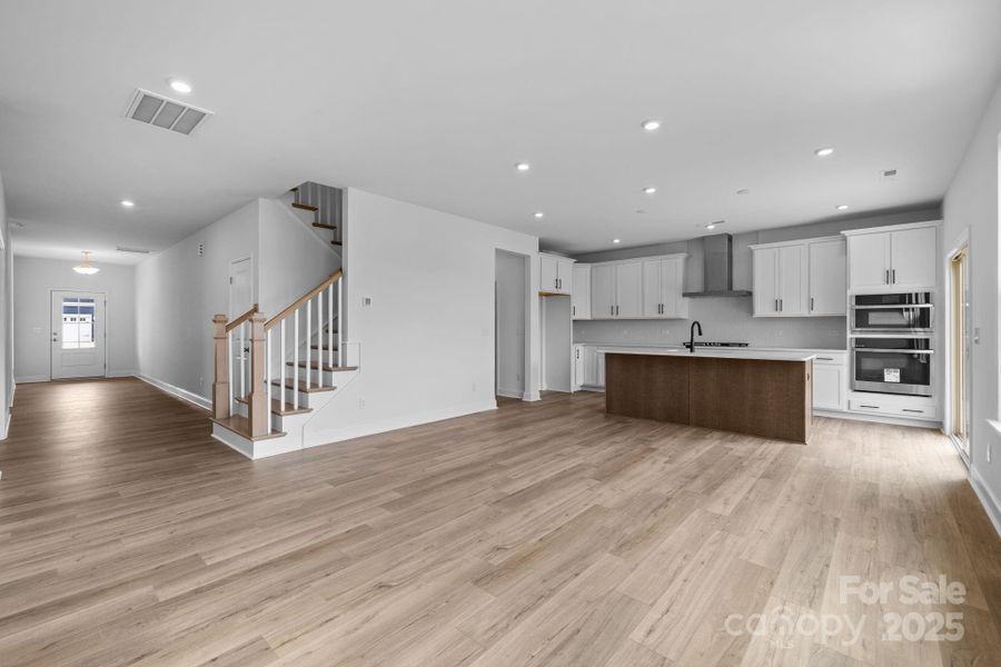 Image 45 of a home in Lakeside Glen. Image 45 of a home in Lakeside Glen.