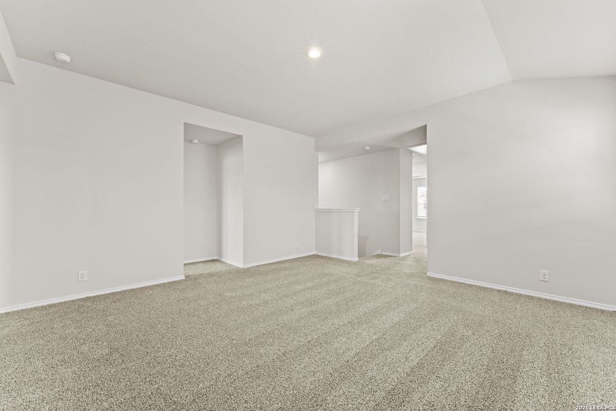 Spacious, unfurnished interior of a new home in Redbird Ranch, San Antonio (Image 19).