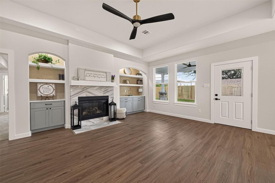 Spacious, unfurnished interior of a new home in , Deer Park (Image 24).