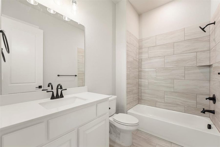 Furnished interior view inside a new home in Eagle Ridge Estates, Weatherford (Image 14).