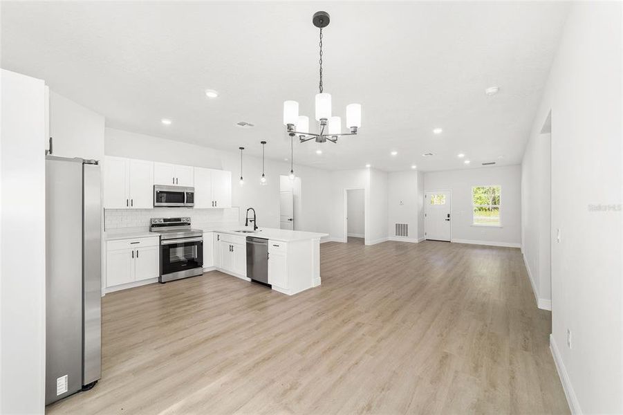 Spacious, unfurnished interior of a new home in , Citrus Springs (Image 22).