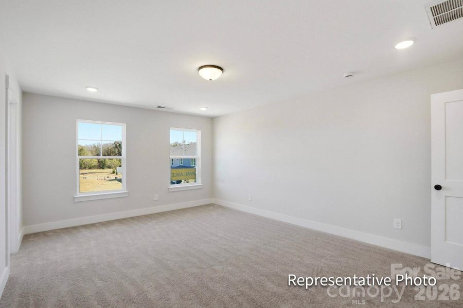 Spacious, unfurnished interior of a new home in Harrisburg Village, Harrisburg (Image 15).
