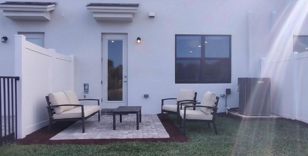 Patio, VS